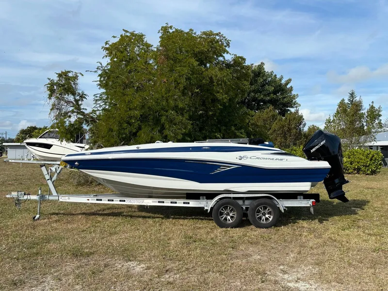The Image of Crownline Boats E210XS 2026 - 0