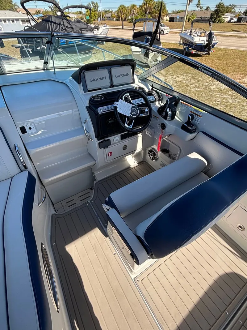 Slide: The Image of Crownline Boats 280 CRX 2026 - 10
