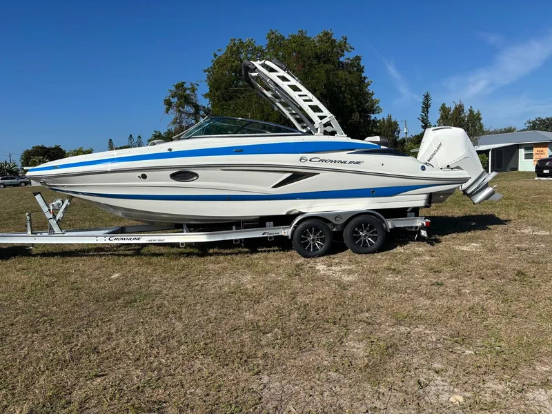 The Image of Crownline Boats Eclipse E260 XS 2026 - 0