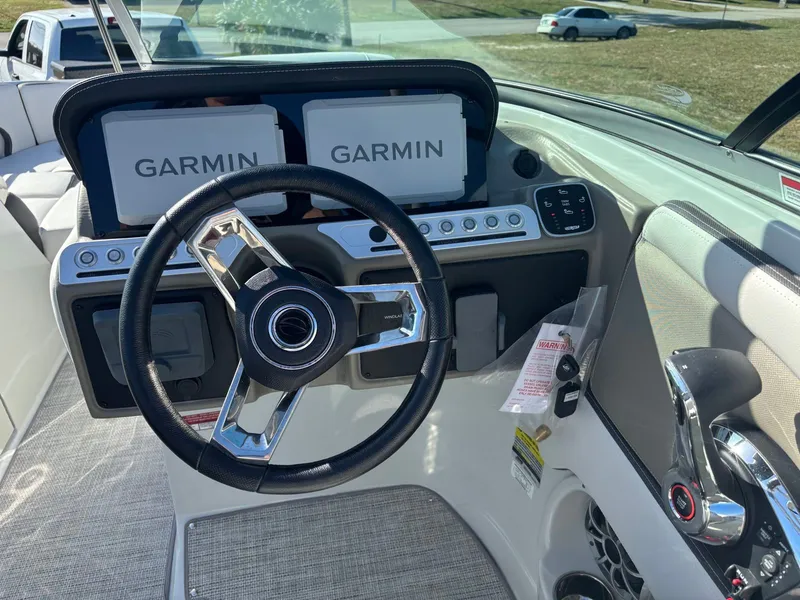 Slide: The Image of Crownline Boats Eclipse E260 XS 2026 - 4