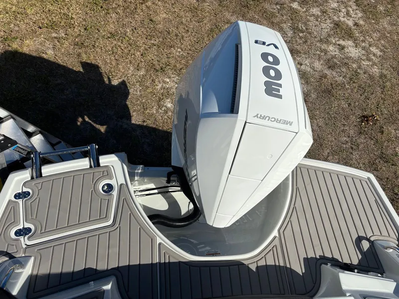 Slide: The Image of Crownline Boats Eclipse E260 XS 2026 - 5