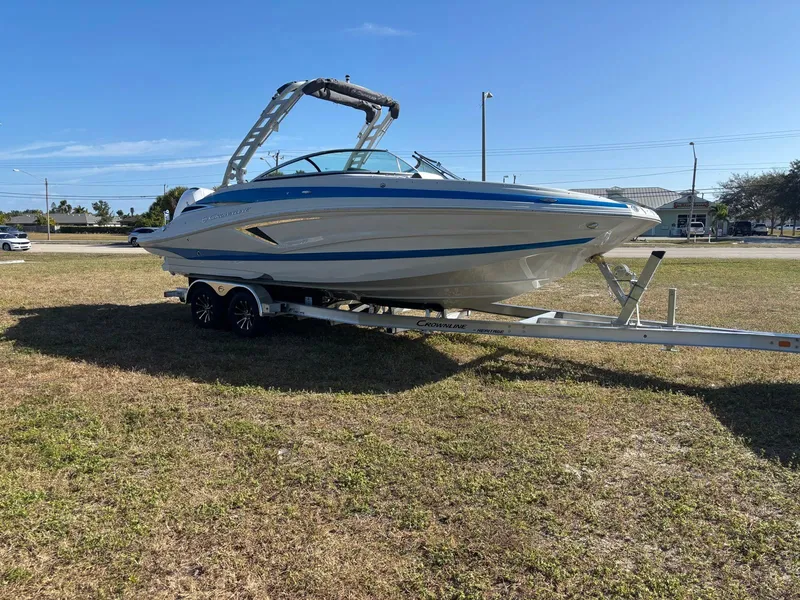 Slide: The Image of Crownline Boats Eclipse E260 XS 2026 - 8