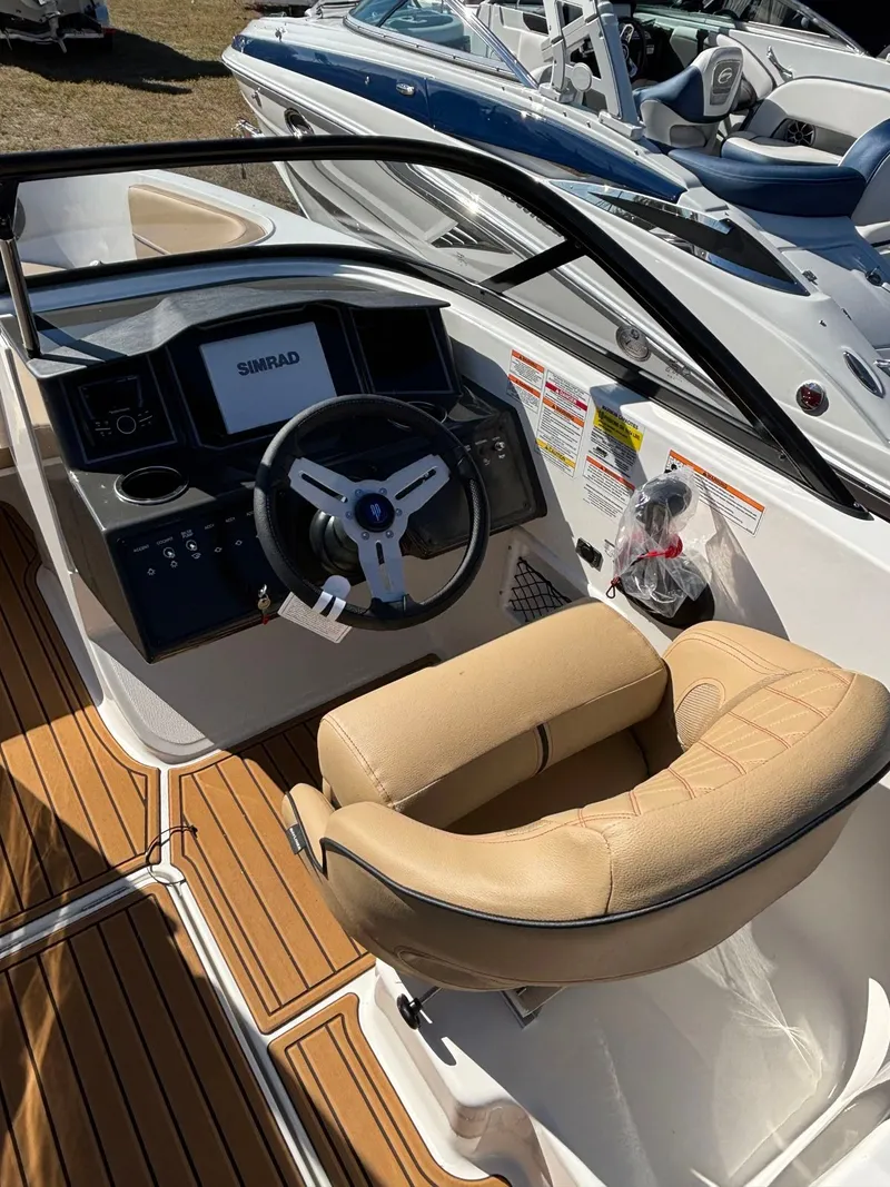 Slide: The Image of Bayliner VR6OB 2026 - 3