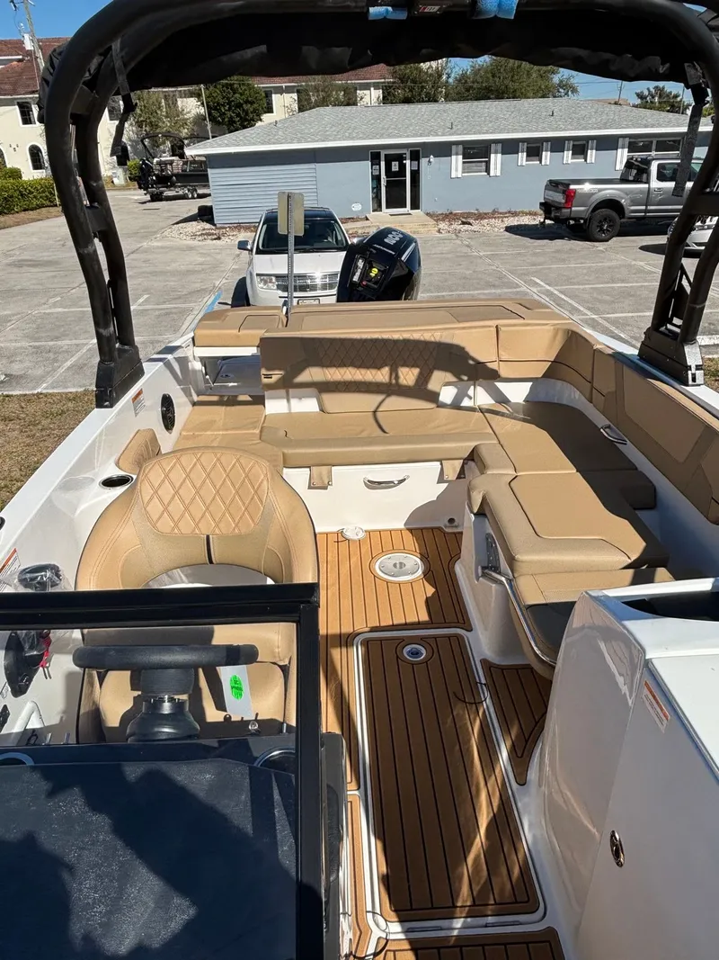 Slide: The Image of Bayliner VR6OB 2026 - 5