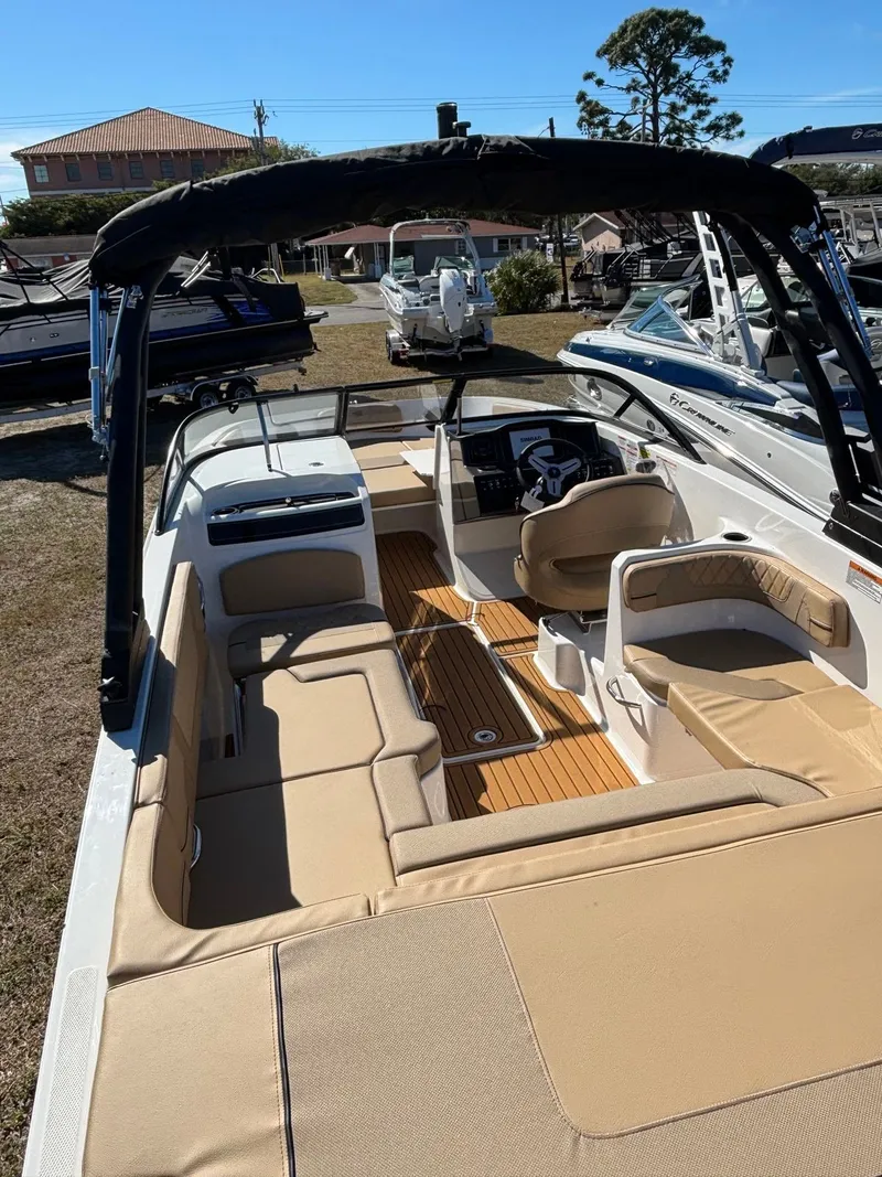 Slide: The Image of Bayliner VR6OB 2026 - 6