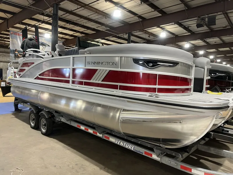 The Image of Bennington 23 M Open Fast Back 2026 - 0