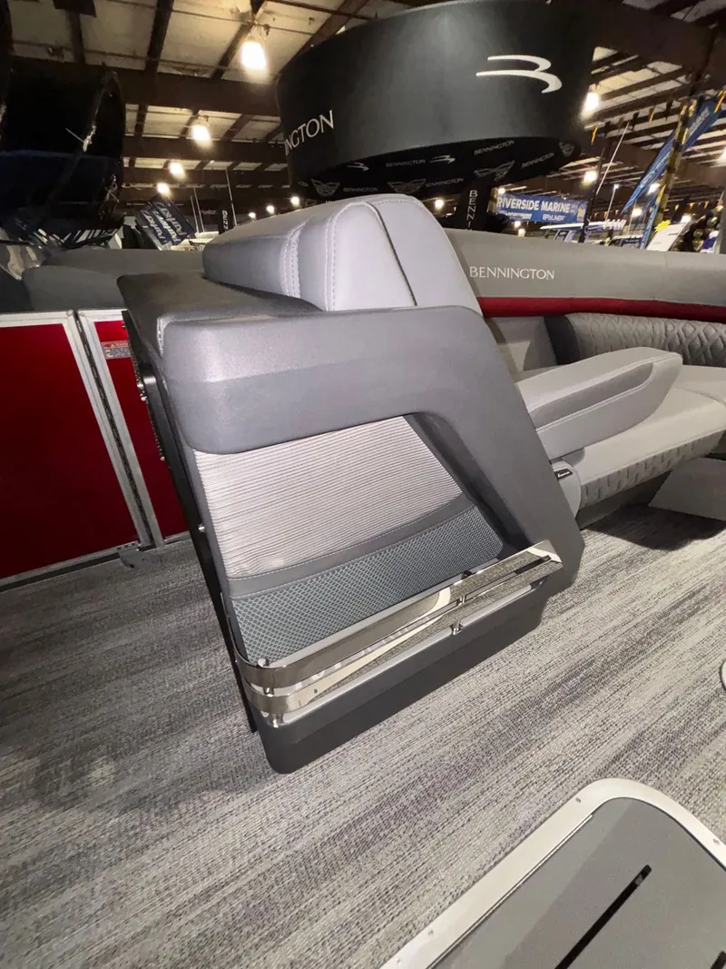 Slide: The Image of Bennington 23 M Open Fast Back 2026 - 11