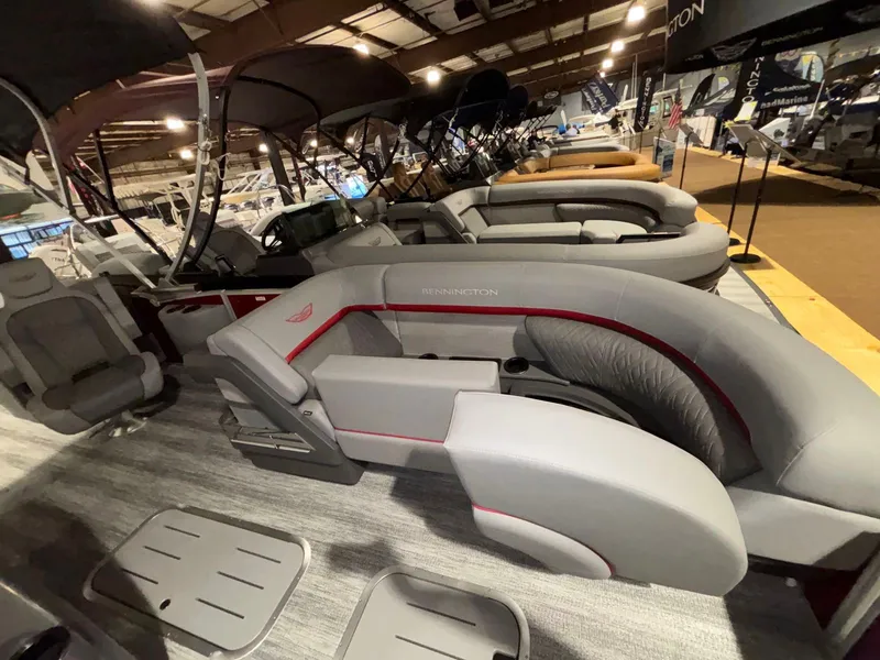 Slide: The Image of Bennington 23 M Open Fast Back 2026 - 4