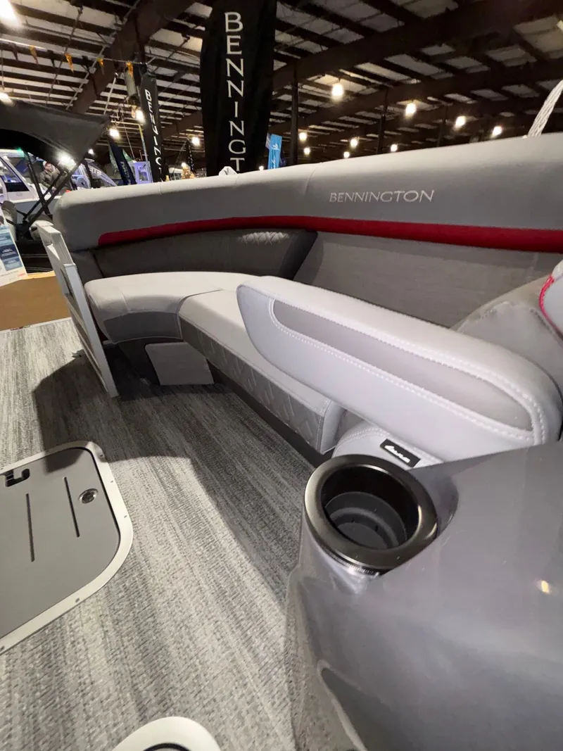 Slide: The Image of Bennington 23 M Open Fast Back 2026 - 6