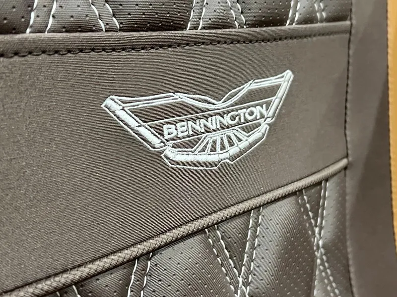 Slide: The Image of Bennington 25 Bowrider Swingback Arch 2026 - 11