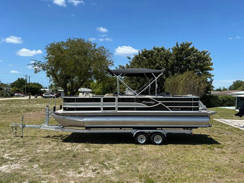 The Image of Bentley Pontoons Fish 243 4PT 2026 - 0