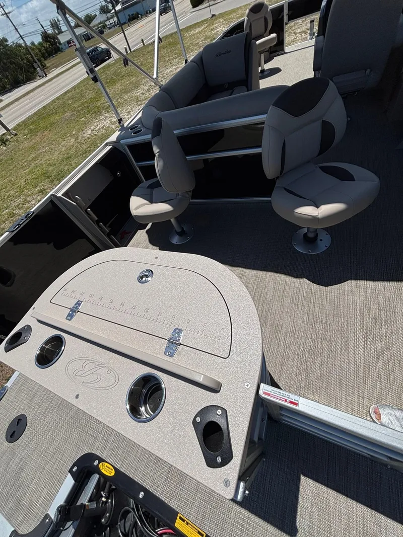 Slide: The Image of Bentley Pontoons Fish 243 4PT 2026 - 11