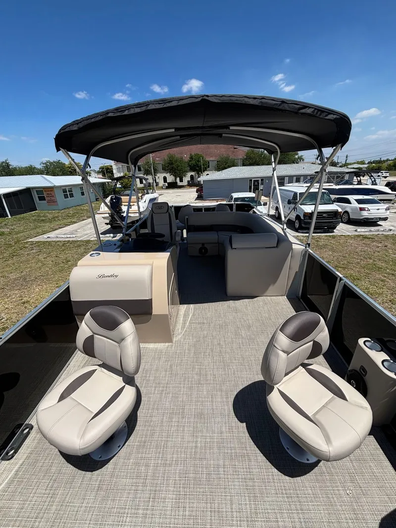 Slide: The Image of Bentley Pontoons Fish 243 4PT 2026 - 6
