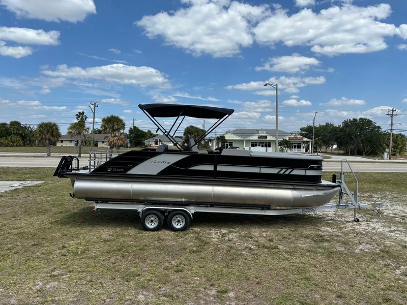 The Image of Bentley Pontoons Elite 253 Swingback Dual Capt 2026 - 0