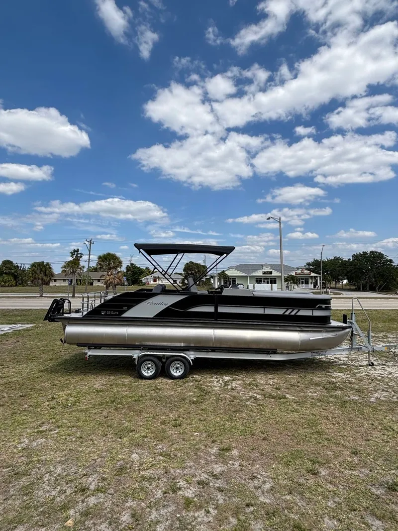 Slide: The Image of Bentley Pontoons Elite 253 Swingback Dual Capt 2026 - 4