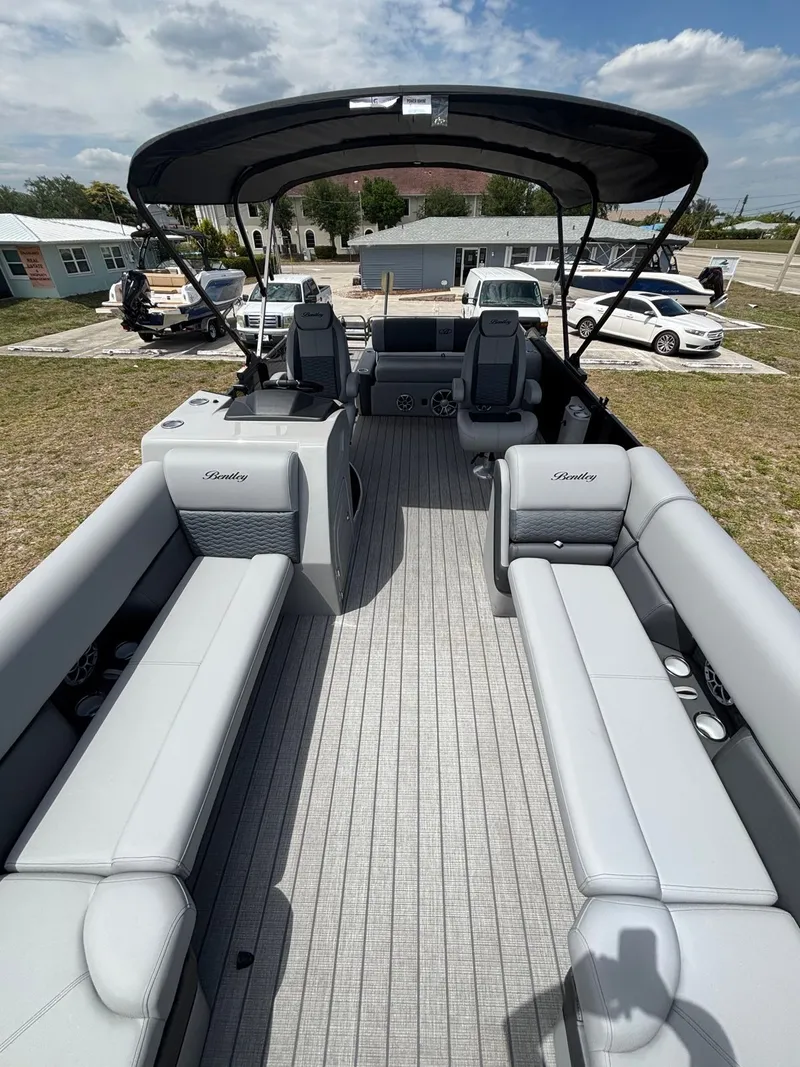 Slide: The Image of Bentley Pontoons Elite 253 Swingback Dual Capt 2026 - 6