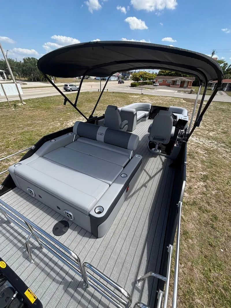 Slide: The Image of Bentley Pontoons Elite 253 Swingback Dual Capt 2026 - 7
