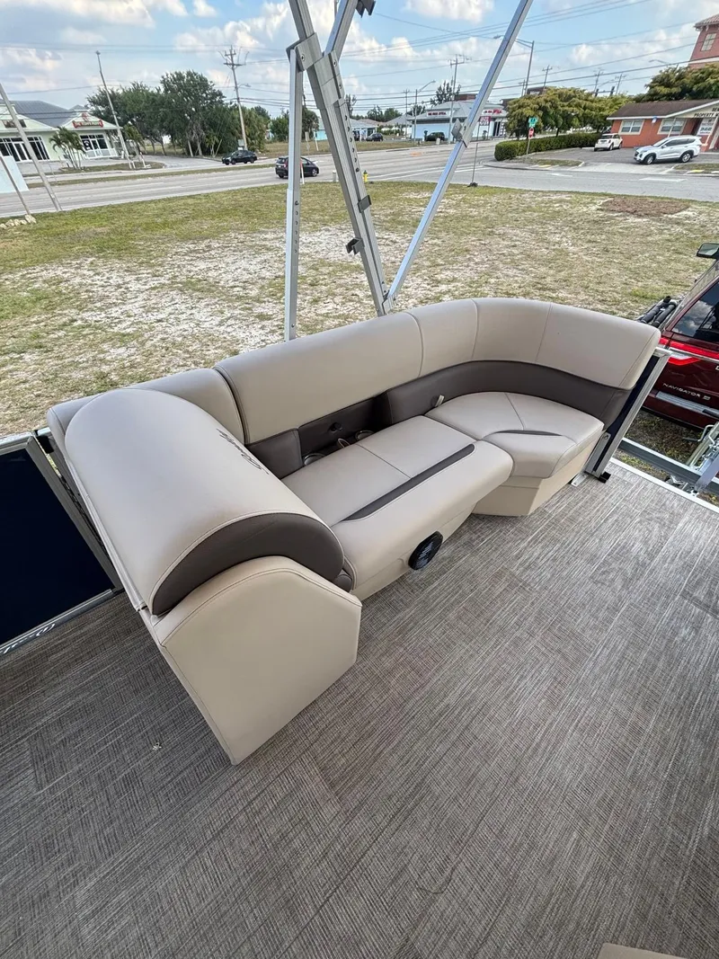 Slide: The Image of Bentley Pontoons Legacy 223 Navigator 2026 - 10