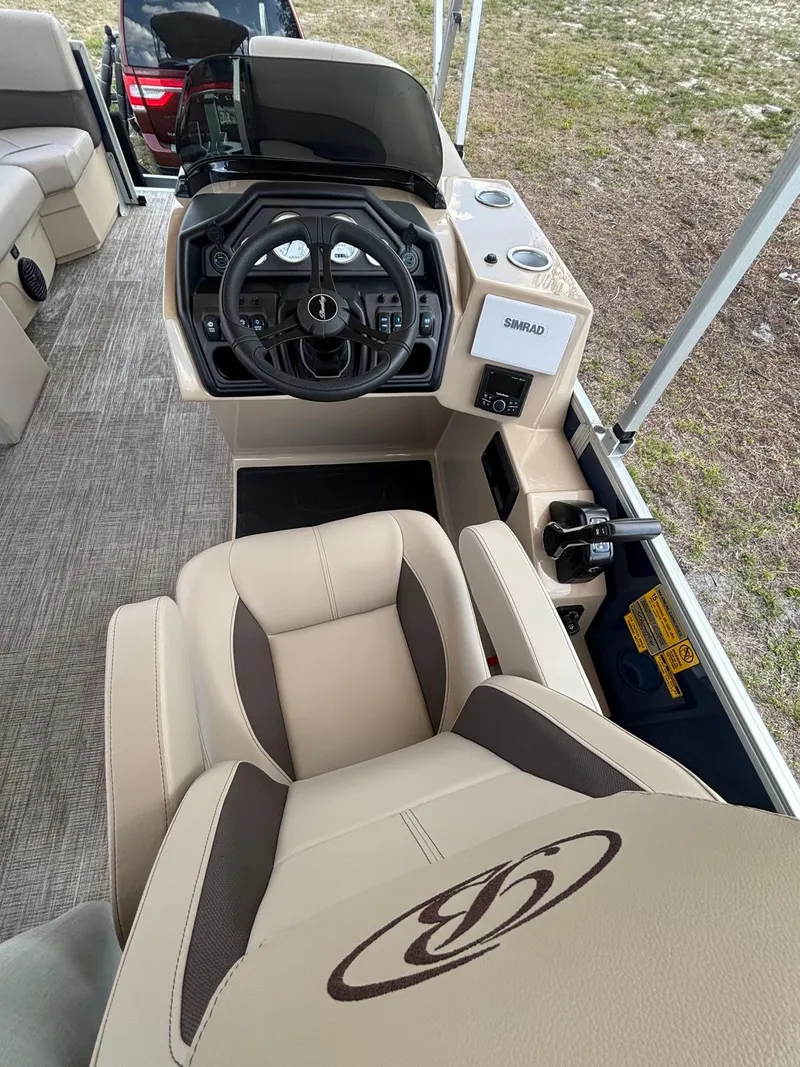 Slide: The Image of Bentley Pontoons Legacy 223 Navigator 2026 - 13