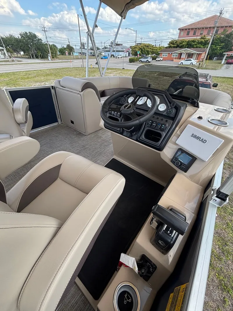 Slide: The Image of Bentley Pontoons Legacy 223 Navigator 2026 - 2