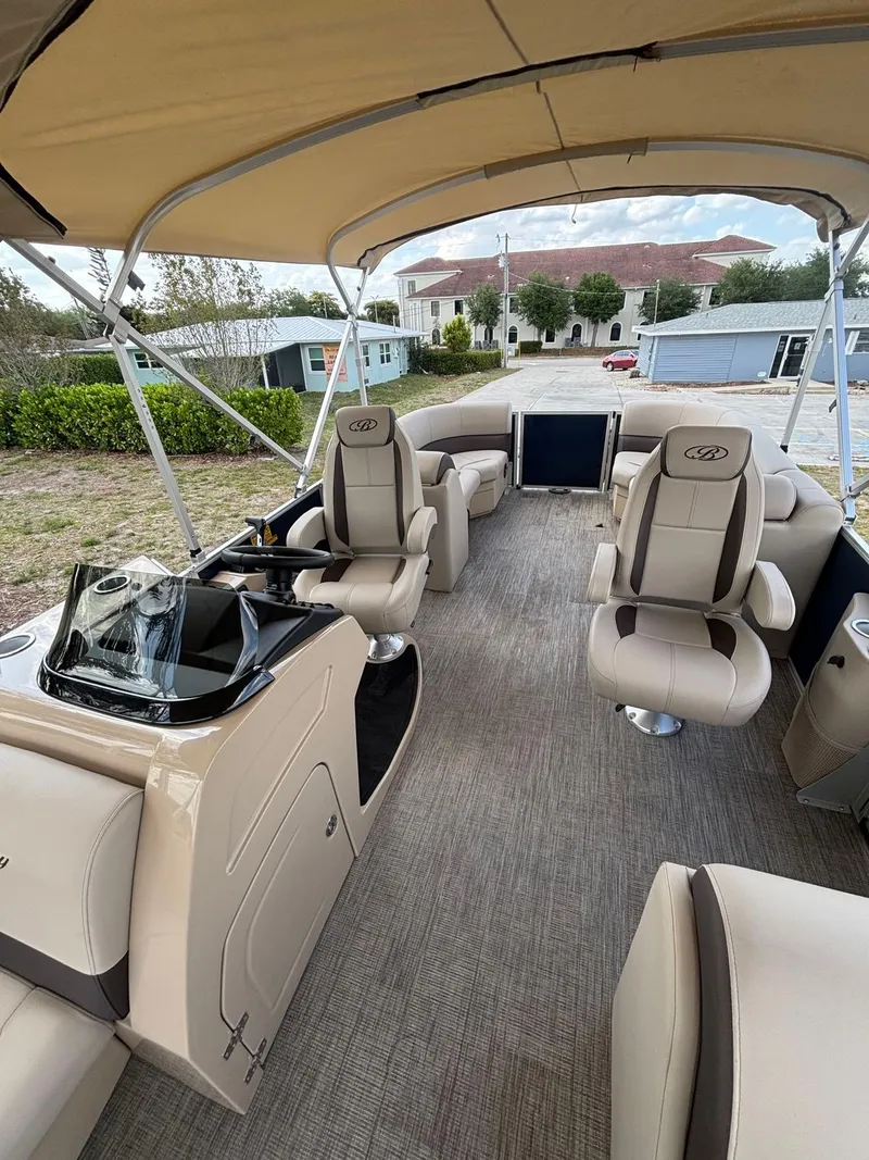 Slide: The Image of Bentley Pontoons Legacy 223 Navigator 2026 - 4