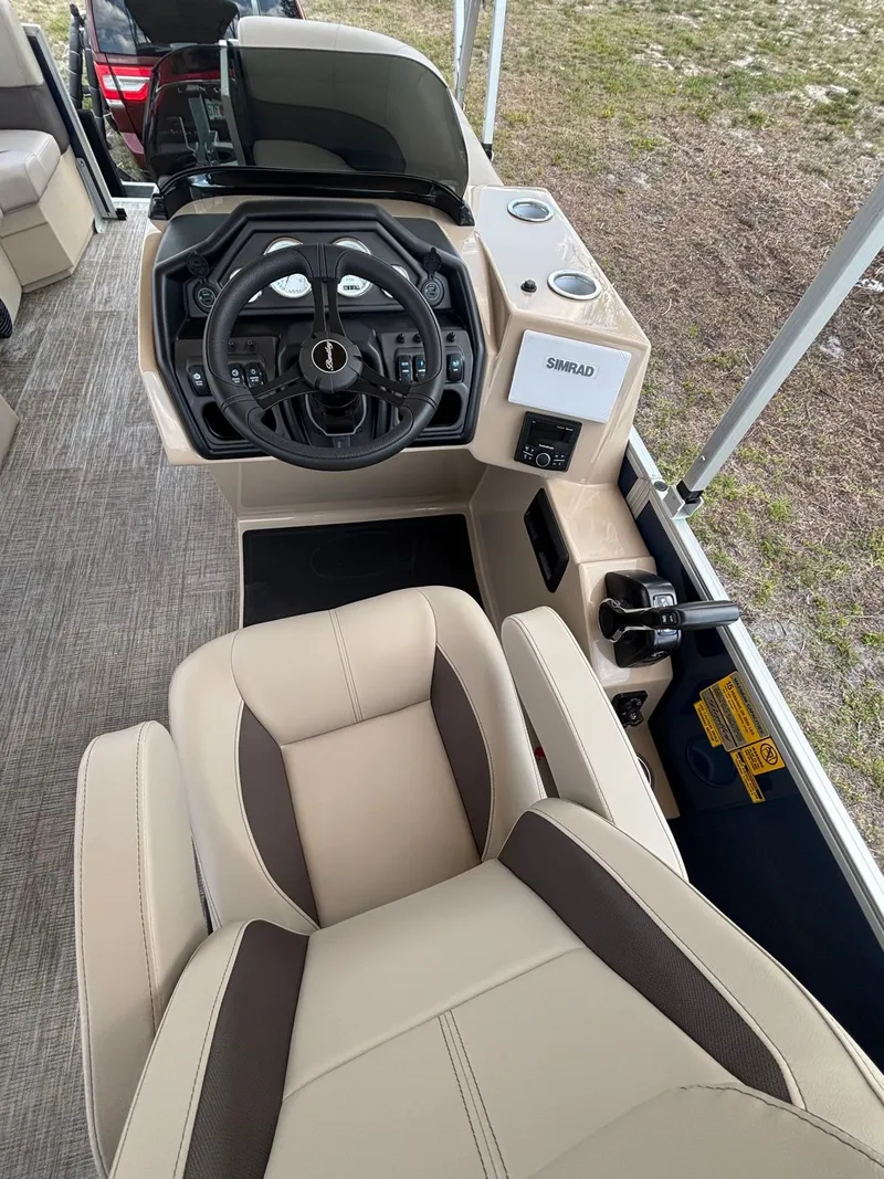 Slide: The Image of Bentley Pontoons Legacy 223 Navigator 2026 - 5