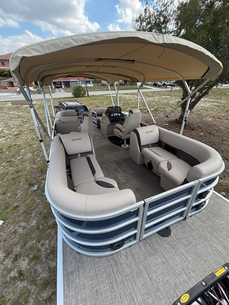 Slide: The Image of Bentley Pontoons Legacy 223 Navigator 2026 - 7