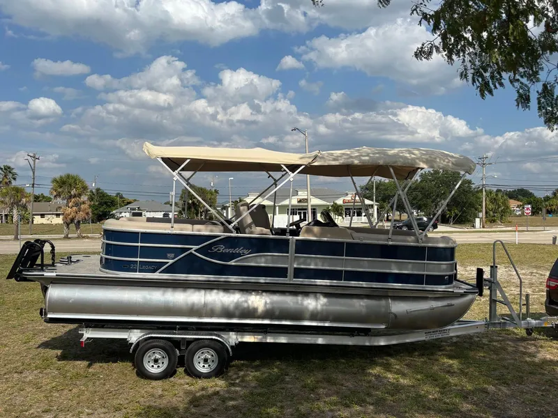 Slide: The Image of Bentley Pontoons Legacy 223 Navigator 2026 - 9