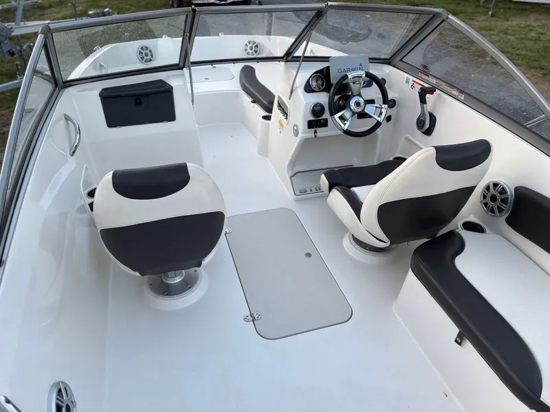Slide: The Image of Stingray 191 DC 2018 - 8