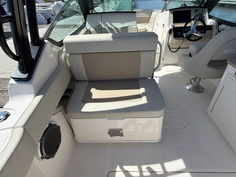 Slide: The Image of Boston Whaler 240 Vantage 2027 - 18