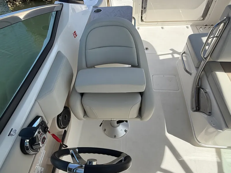Slide: The Image of Boston Whaler 240 Vantage 2027 - 10