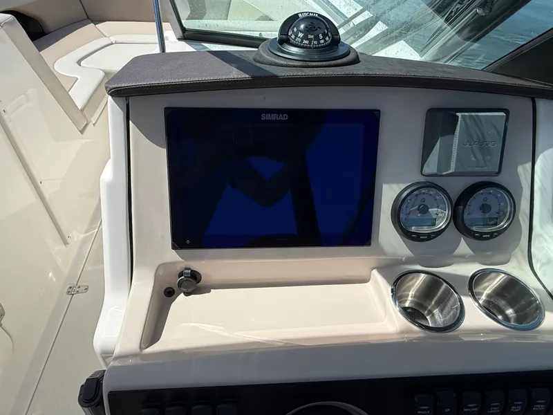 Slide: The Image of Boston Whaler 240 Vantage 2027 - 8