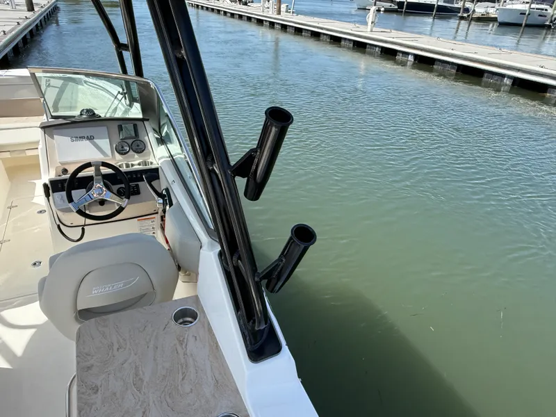 Slide: The Image of Boston Whaler 240 Vantage 2027 - 25