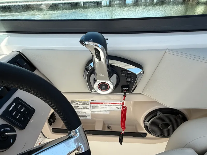 Slide: The Image of Boston Whaler 240 Vantage 2027 - 9