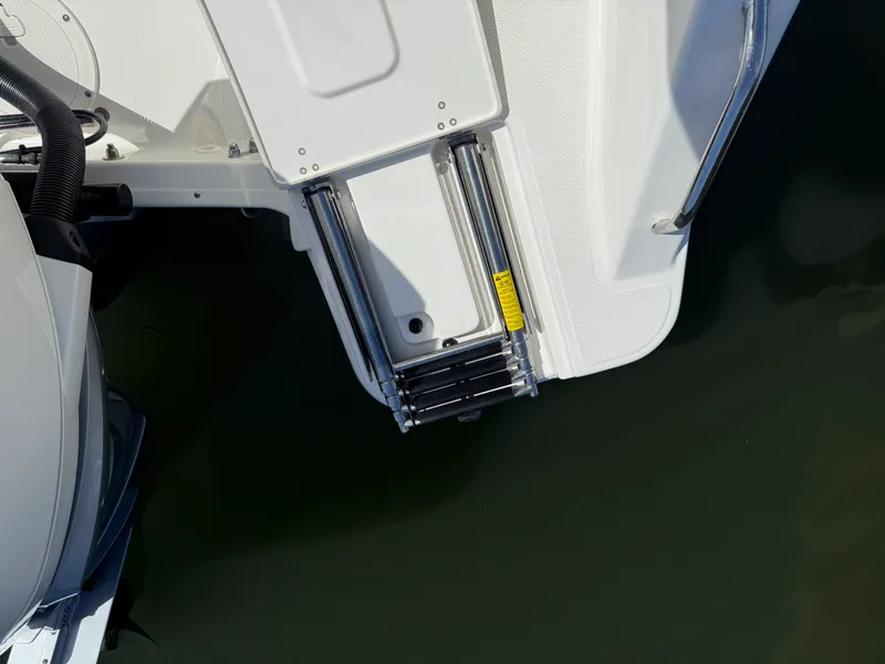 Slide: The Image of Boston Whaler 240 Vantage 2027 - 14