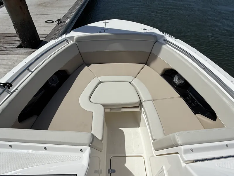Slide: The Image of Boston Whaler 240 Vantage 2027 - 28
