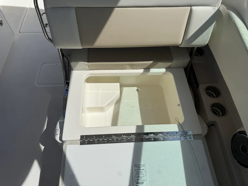 Slide: The Image of Boston Whaler 240 Vantage 2027 - 21
