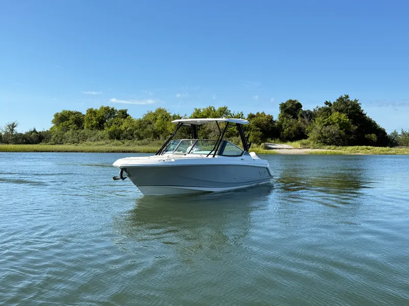 Slide: The Image of Boston Whaler 240 Vantage 2027 - 2