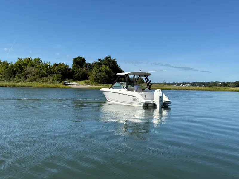 Slide: The Image of Boston Whaler 240 Vantage 2027 - 4