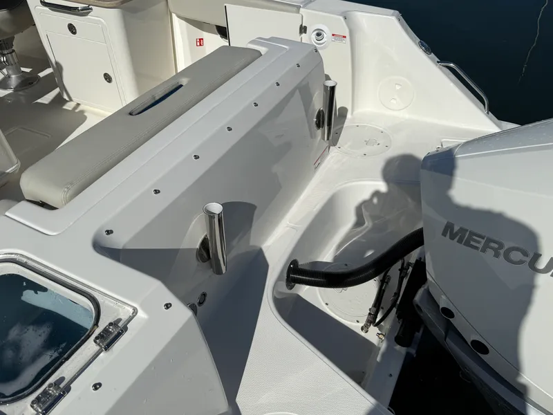 Slide: The Image of Boston Whaler 240 Vantage 2027 - 26