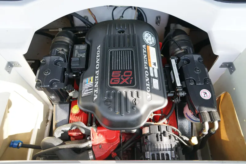 Slide: The Image of Volvo Penta 5.0 GXI engine in 2007 Four Winns 210 Horizon boat. - 16