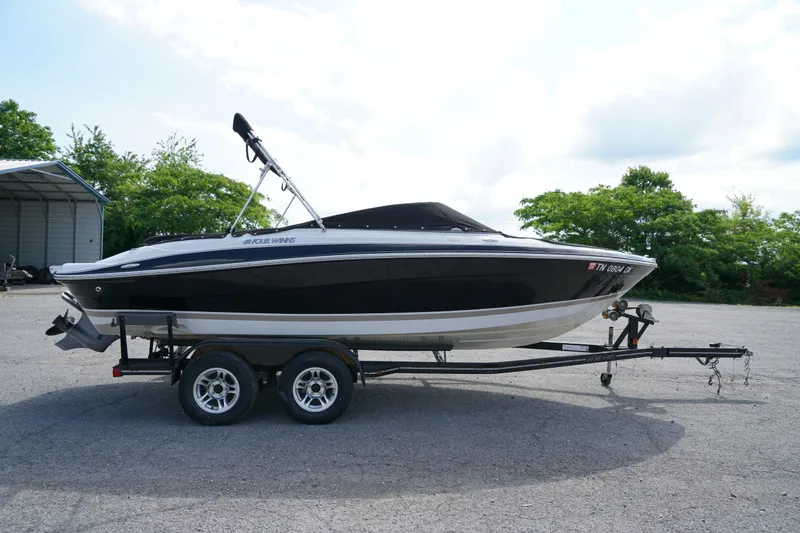 Slide: The Image of 2007 Four Winns 210 Horizon boat on trailer, parked outdoors. - 5