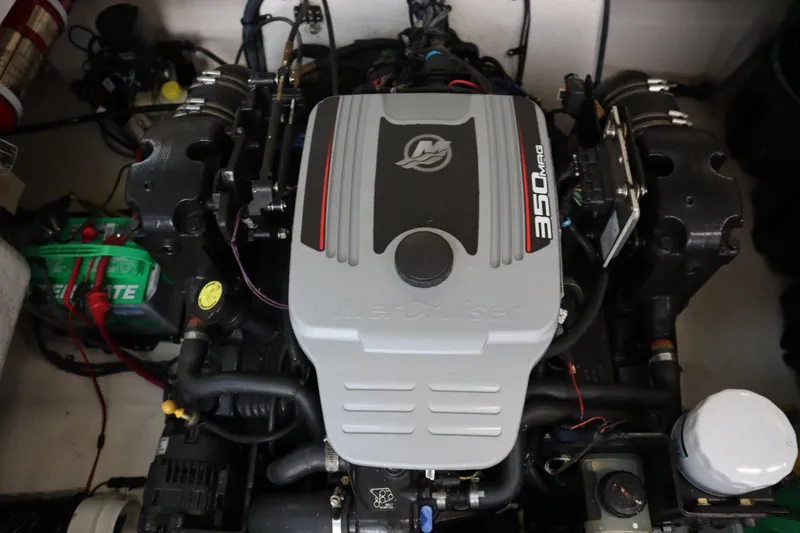 Slide: The Image of 2009 Chaparral Sunesta 244 boat engine, MerCruiser 350 MAG, detailed view. - 28