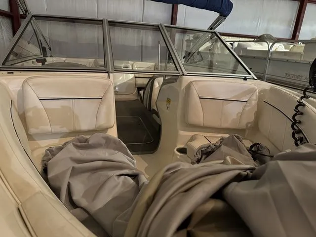 Slide: The Image of Bayliner Discovery 195 2010 - 4
