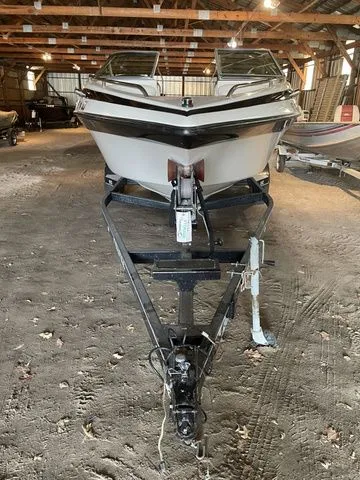 Slide: The Image of Crownline Boats 192 BR 2003 - 3