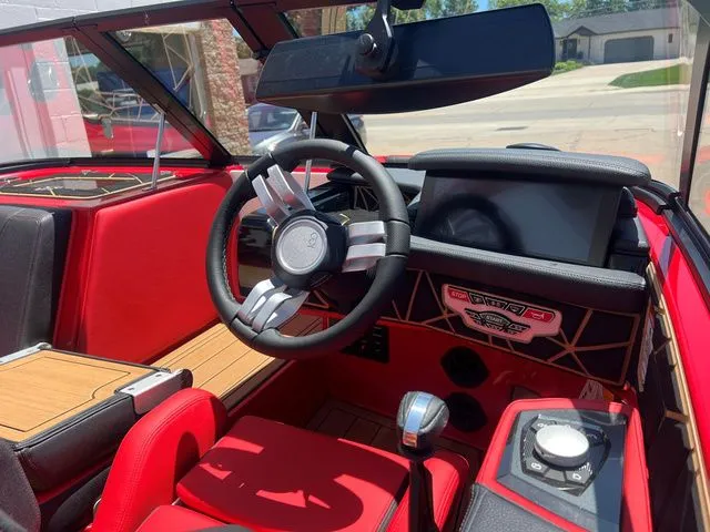 Slide: The Image of Nautique Ski Nautique 200 2025 - 15
