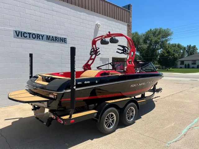 Slide: The Image of Nautique Ski Nautique 200 2025 - 3