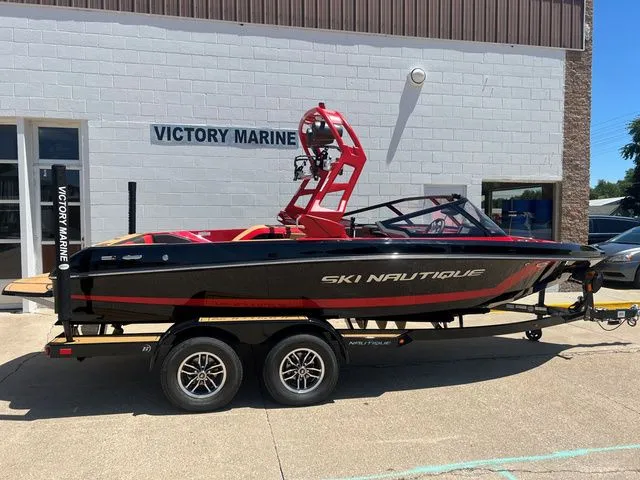 Slide: The Image of Nautique Ski Nautique 200 2025 - 4