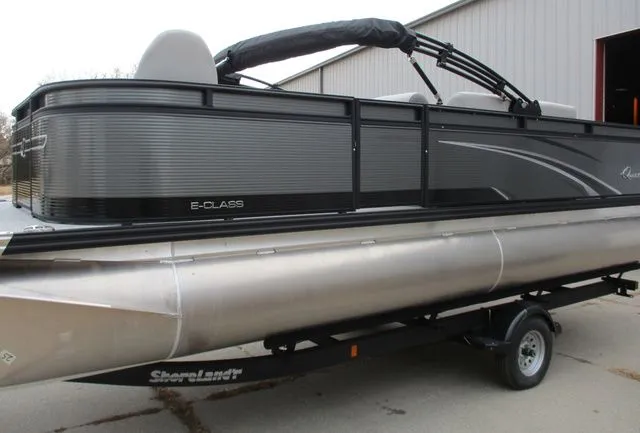 The Image of Qwest E 820 XRE Fish LT 2023 - 1