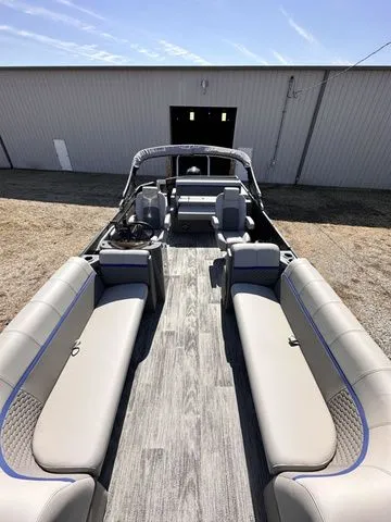 Slide: The Image of Qwest E 824 Splash Pad RW LTX 2023 - 4